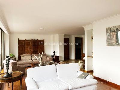Apartamento de 3 alcobas en arriendo en El Poblado, Medellín, 220 m² · foto 3 de 19