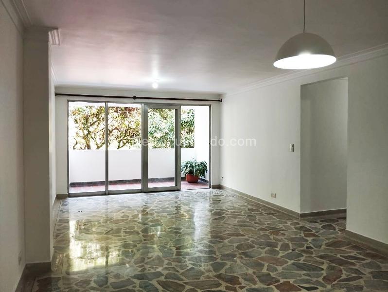 Apartamento de 3 alcobas con balcón y piscina en El Poblado - 3