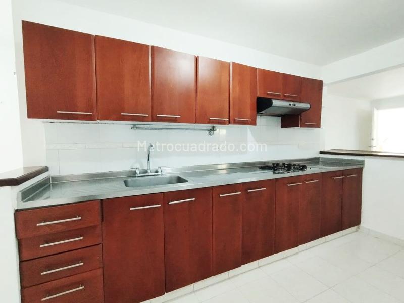 Apartamento de 3 alcobas con balcón y piscina en El Poblado - 5