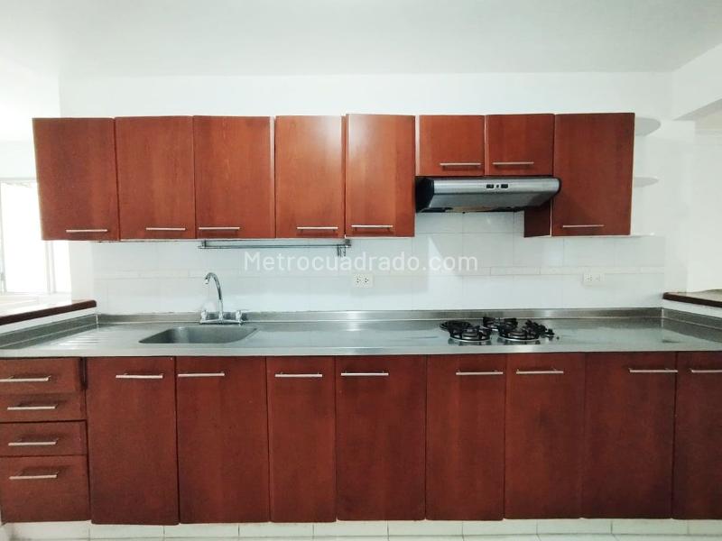 Apartamento de 3 alcobas con balcón y piscina en El Poblado - 6