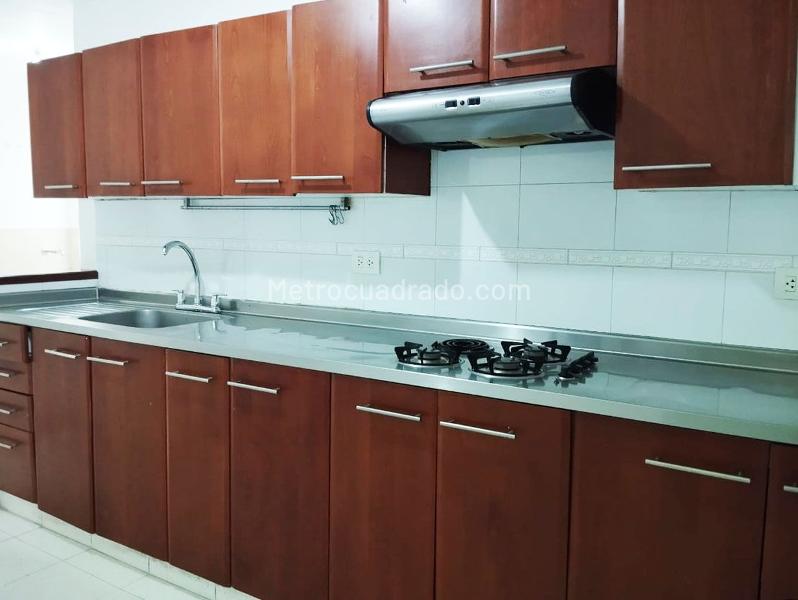 Apartamento de 3 alcobas con balcón y piscina en El Poblado - 8