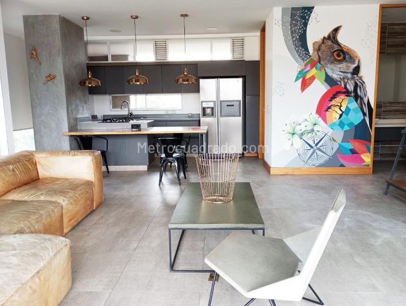 Spacious 2BR Apartment with Fireplace in El Poblado - 3