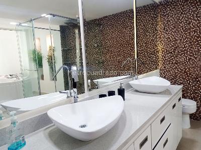 Casa en arriendo en El Poblado, Medellín · foto 14 de 20