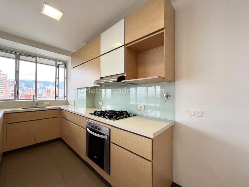 4BR Apartment in Gated Community with Balcony in El Poblado - 7