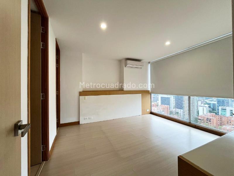 4BR Apartment in Gated Community with Balcony in El Poblado - 9