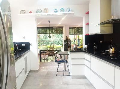 Casa de 3 alcobas en arriendo en El Poblado, Medellín, 220 m² · foto 4 de 19