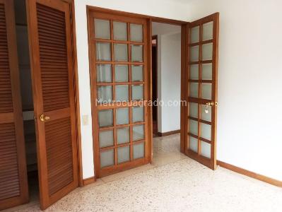 Apartamento de 4 alcobas en venta en El Poblado, Medellín, 218 m² · foto 15 de 19