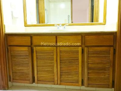 Apartamento de 4 alcobas en venta en El Poblado, Medellín, 218 m² · foto 16 de 19