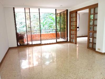 Apartamento de 4 alcobas en venta en El Poblado, Medellín, 218 m² · foto 3 de 19