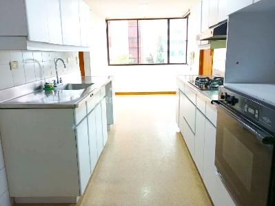 Apartamento de 4 alcobas en venta en El Poblado, Medellín, 218 m² · foto 5 de 19
