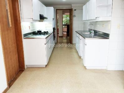 Apartamento de 4 alcobas en venta en El Poblado, Medellín, 218 m² · foto 6 de 19