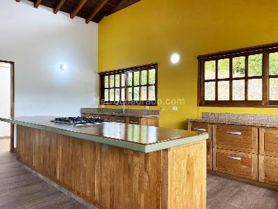 Casa de 3 alcobas en venta en Rionegro, Rionegro, 257 m² · foto 2 de 18