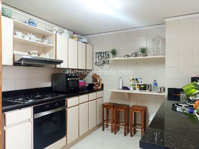 Apartamento de 3 alcobas en venta en Los Balsos, Medellín, 179 m² · foto 8 de 20