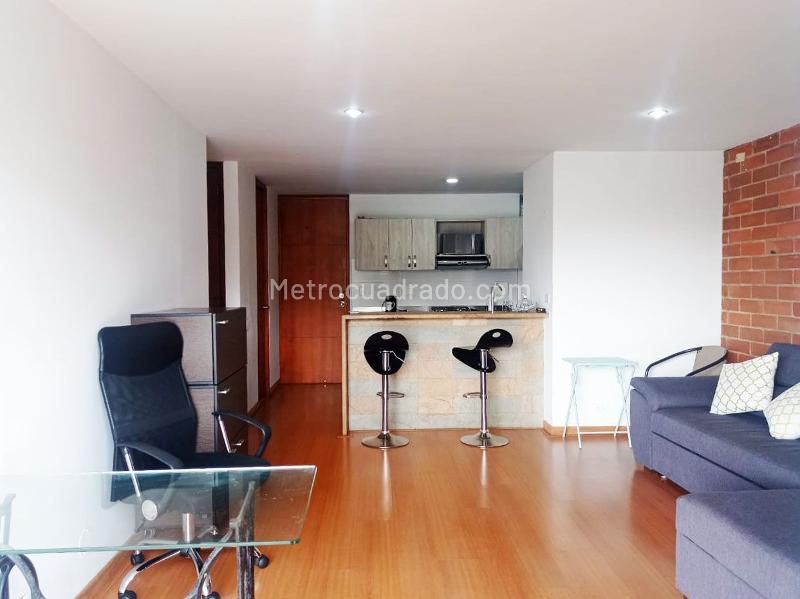 Furnished Studio Apartment with Balcony in El Poblado - 2
