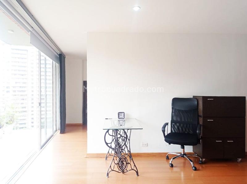 Furnished Studio Apartment with Balcony in El Poblado - 3