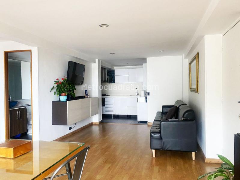 2BR Apartment Near Supermarkets with Balcony in El Poblado - 3