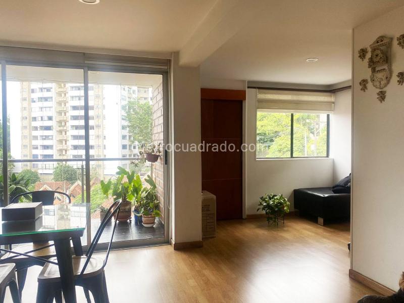 2BR Apartment Near Supermarkets with Balcony in El Poblado - 4
