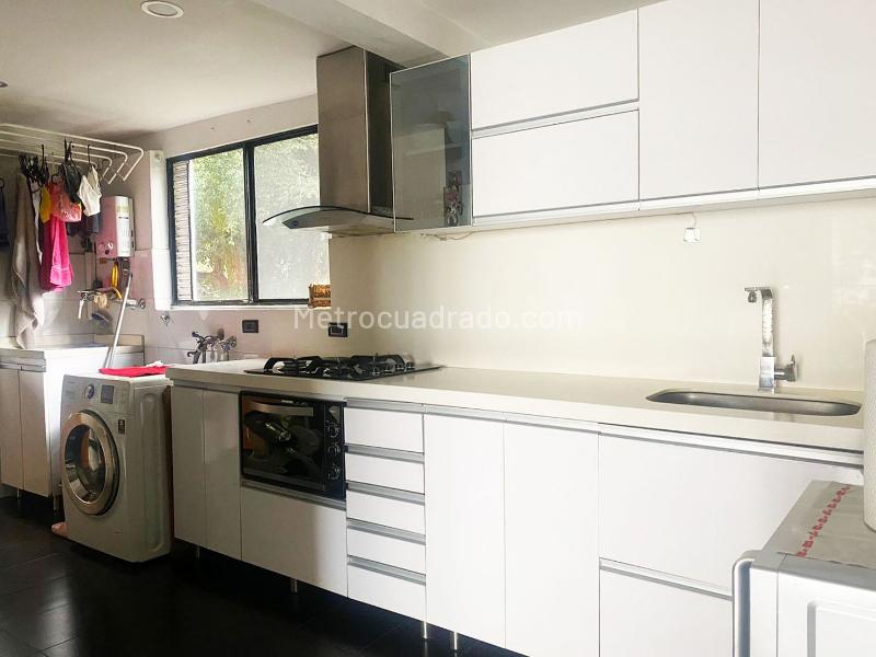 2BR Apartment Near Supermarkets with Balcony in El Poblado - 9