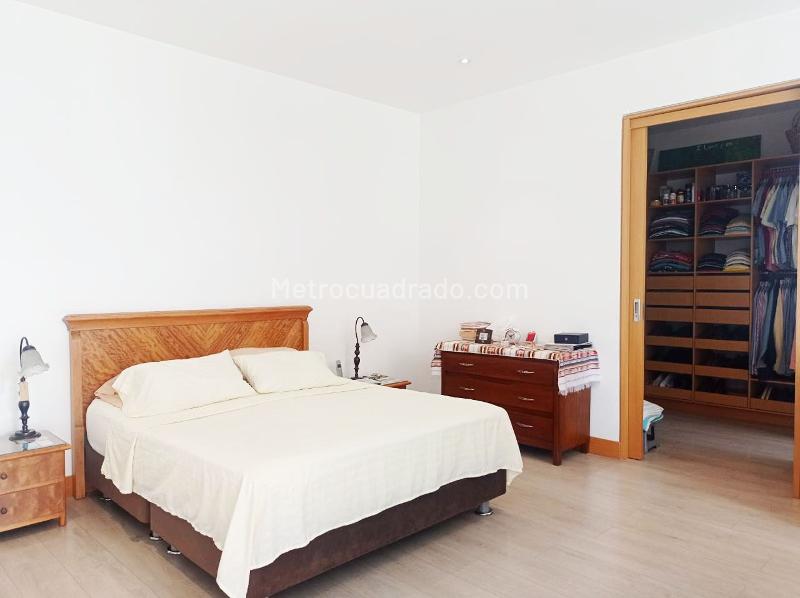 Furnished 4BR Apartment in El Poblado - 8