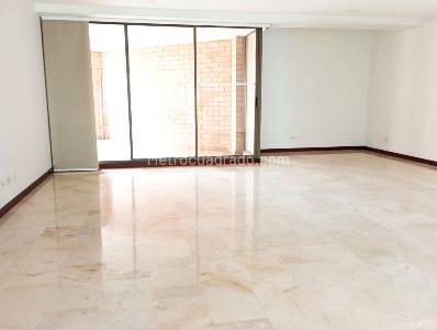 Apartamento en venta en El Poblado, Medellín · foto 2 de 16