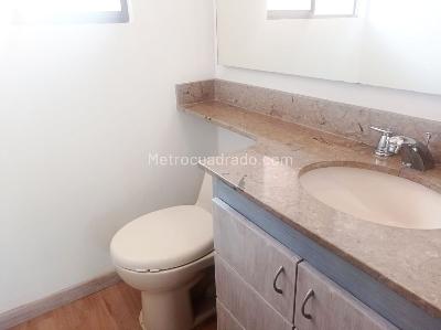 Apartamento de 3 alcobas en arriendo en El Poblado, Medellín, 175 m² · foto 17 de 18