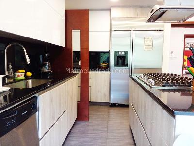 Casa de 3 alcobas en venta en El Poblado, Medellín, 437 m² · foto 7 de 20