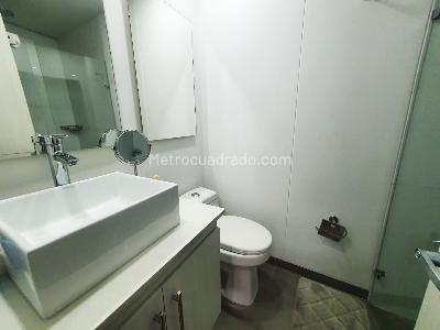 Apartamento de 3 alcobas en arriendo en El Poblado, Medellín, 88 m² · foto 11 de 13