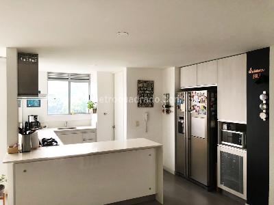 Apartamento de 3 alcobas en arriendo en El Poblado, Medellín, 88 m² · foto 4 de 13