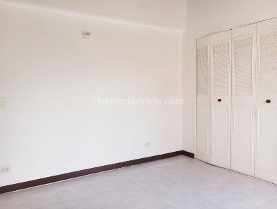 Apartamento de 3 alcobas en arriendo en El Poblado, Medellín, 140 m² · foto 8 de 18