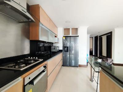 Apartamento de 2 alcobas en arriendo en Lalinde, Medellín, 99 m² · foto 6 de 14