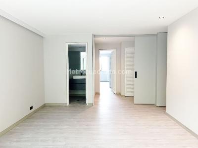 Apartamento de 2 alcobas en venta en El Poblado, Medellín, 153 m² · foto 11 de 19