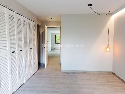 Apartamento de 2 alcobas en venta en El Poblado, Medellín, 153 m² · foto 16 de 19