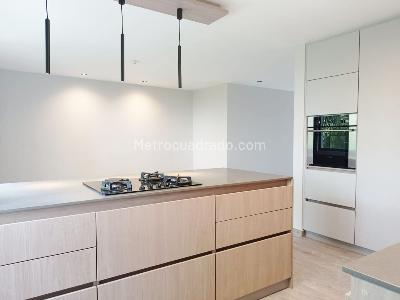 Apartamento de 2 alcobas en venta en El Poblado, Medellín, 153 m² · foto 6 de 19