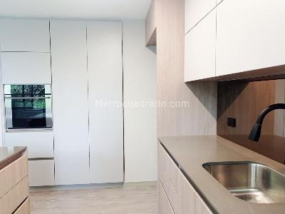 Apartamento de 2 alcobas en venta en El Poblado, Medellín, 153 m² · foto 7 de 19