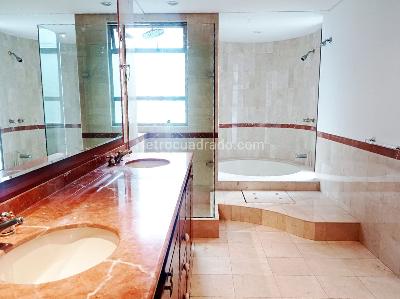 Apartamento en venta en El Poblado, Medellín · foto 17 de 20