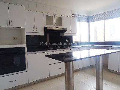 Apartamento en venta en El Poblado, Medellín · foto 3 de 20