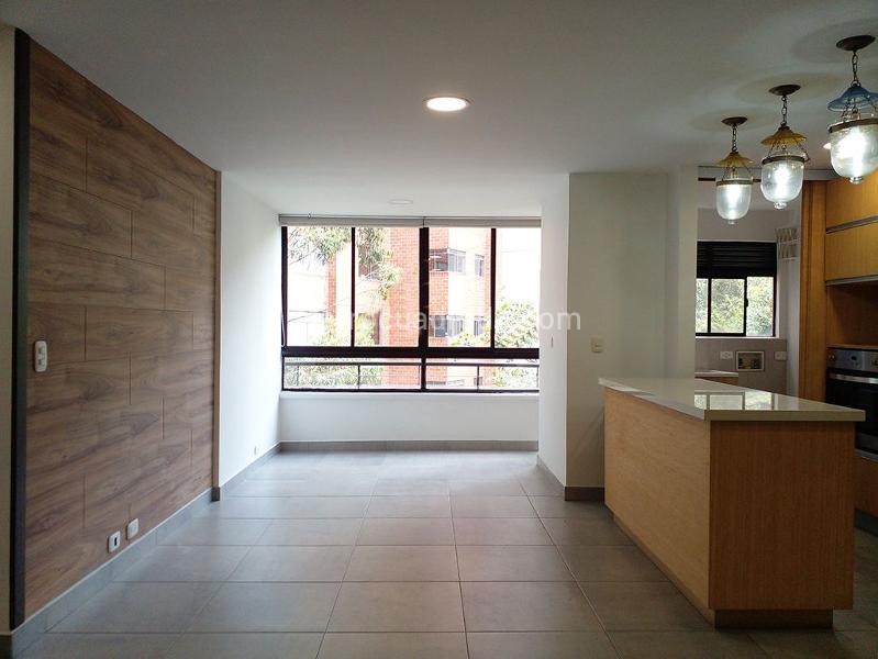 3BR Apartment in Gated Community near Mall & Carulla, El Poblado