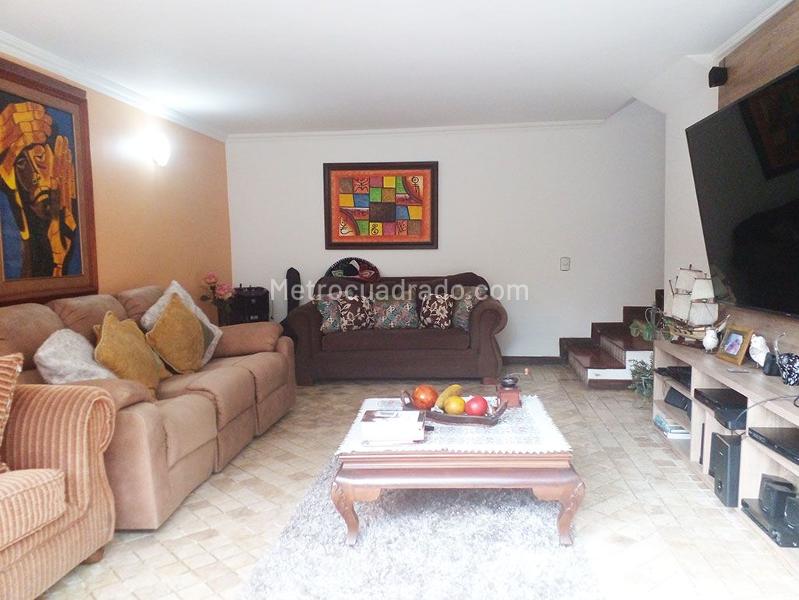 Spacious 4BR House with Garden in El Poblado - 8