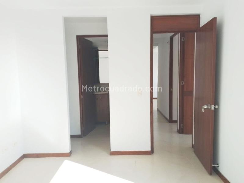 Apartamento de 3 Alcobas Cerca a Centros Comerciales en El Poblado - 8