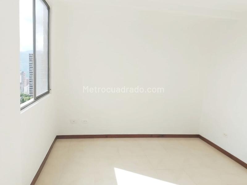 Apartamento de 3 Alcobas Cerca a Centros Comerciales en El Poblado - 9