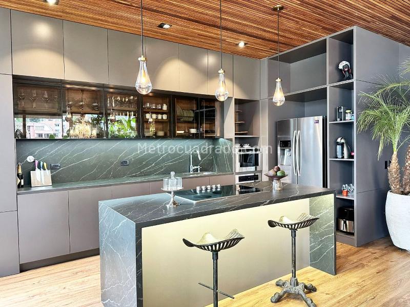 Furnished 2BR Apartment with Jacuzzi in El Poblado - 8