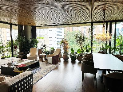 Apartamento en venta en El Poblado, Medellín · foto 2 de 18
