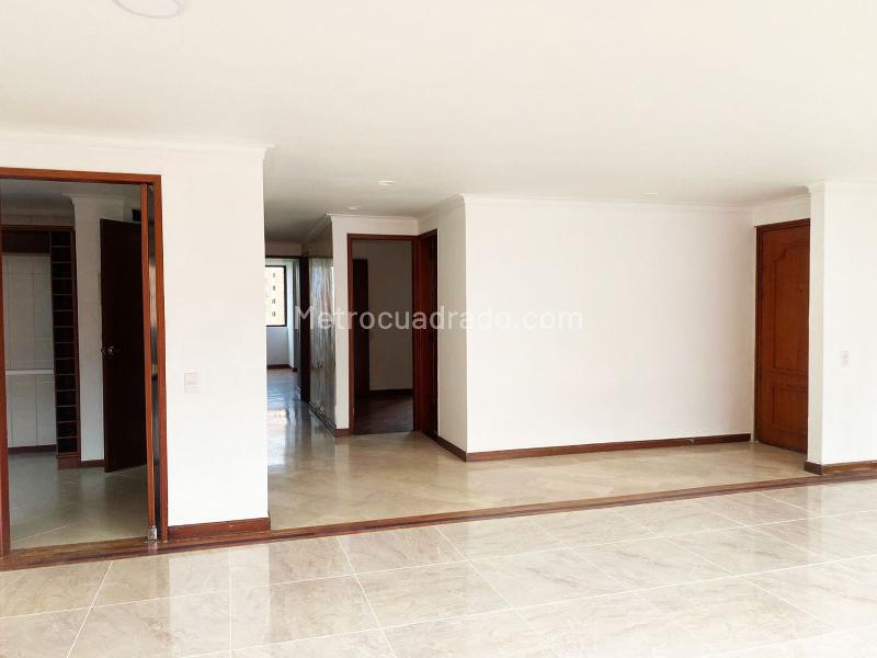 Apartamento de 4 Alcobas en Unidad Cerrada con Gimnasio y Piscina - 3