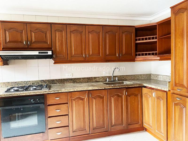 Apartamento de 4 Alcobas en Unidad Cerrada con Gimnasio y Piscina - 5