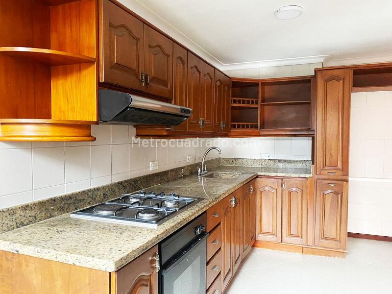 Apartamento de 4 Alcobas en Unidad Cerrada con Gimnasio y Piscina - 6