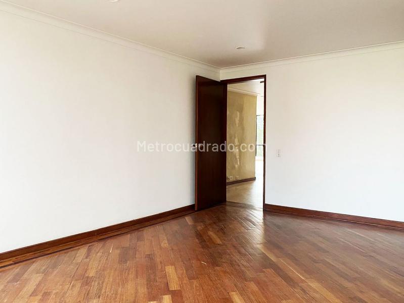 Apartamento de 4 Alcobas en Unidad Cerrada con Gimnasio y Piscina - 8