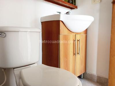 Apartamento de 2 alcobas en arriendo en El Poblado, Medellín, 90 m² · foto 11 de 13