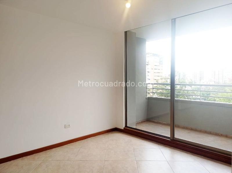 3BR Apartment with Balcony and Covered Parking in El Poblado - 2