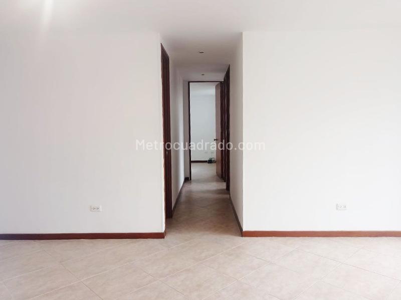 3BR Apartment with Balcony and Covered Parking in El Poblado - 3