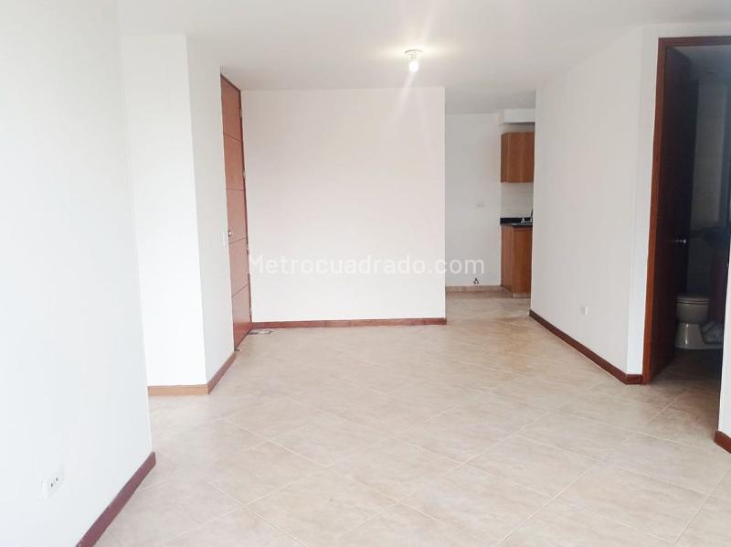3BR Apartment with Balcony and Covered Parking in El Poblado - 6